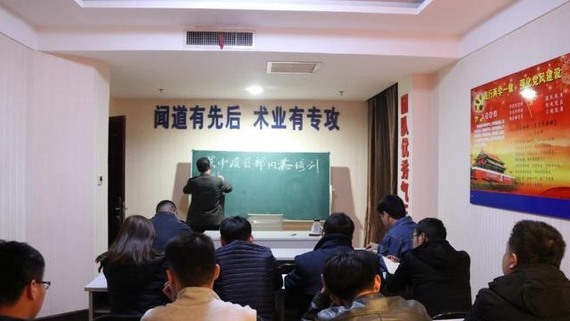 注册消防工程师培训费用主要由以下几个方面构成：