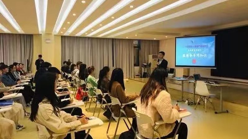 研究生数学小班辅导：揭秘其优势与潜在问题